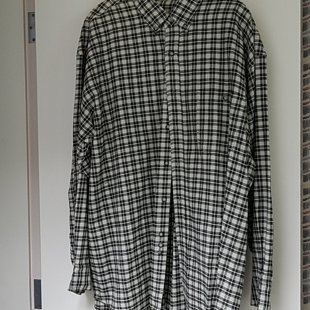 EUC Men's dress or casual shirt  17 neck x 34 slee